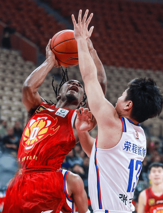 开元体育官网包含清晨突围战来临；达拉斯独行侠围绕CBA常规赛回应争议；球迷炸锅；训练强度明显提升的词条